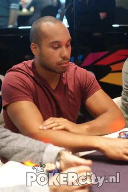 Robin van den Heuvel at a live poker table, photographed by PokerCity.nl event coverage